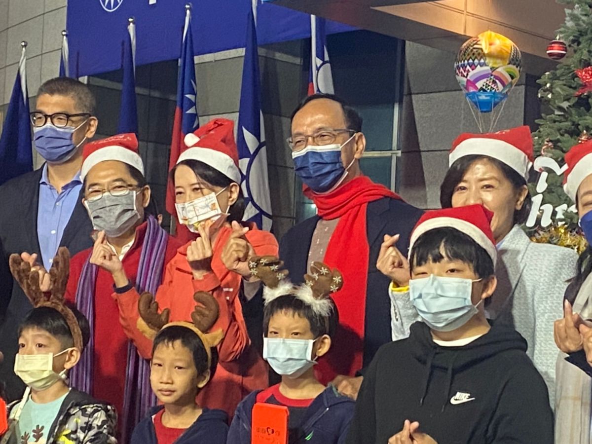 ▲陳玉珍今率團赴中國溝通小三通重啟，蘇貞昌則呼籲不應以個人立場妨害防疫；朱立倫今受訪反斥政府，應該覺得慚愧，民進黨最大特色就是罵自己人跟對岸，解決不了問題。（圖／記者翁子竣攝，2022.12.12）