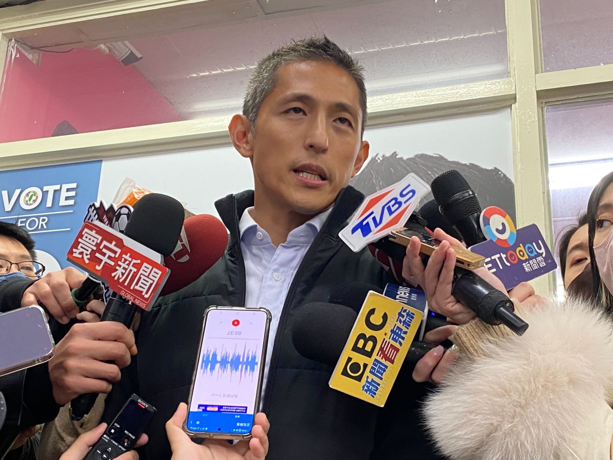 ▲談到王鴻薇談到落跑哽咽，吳怡農說，就讓她留在市議會。（圖／記者陳威叡攝）