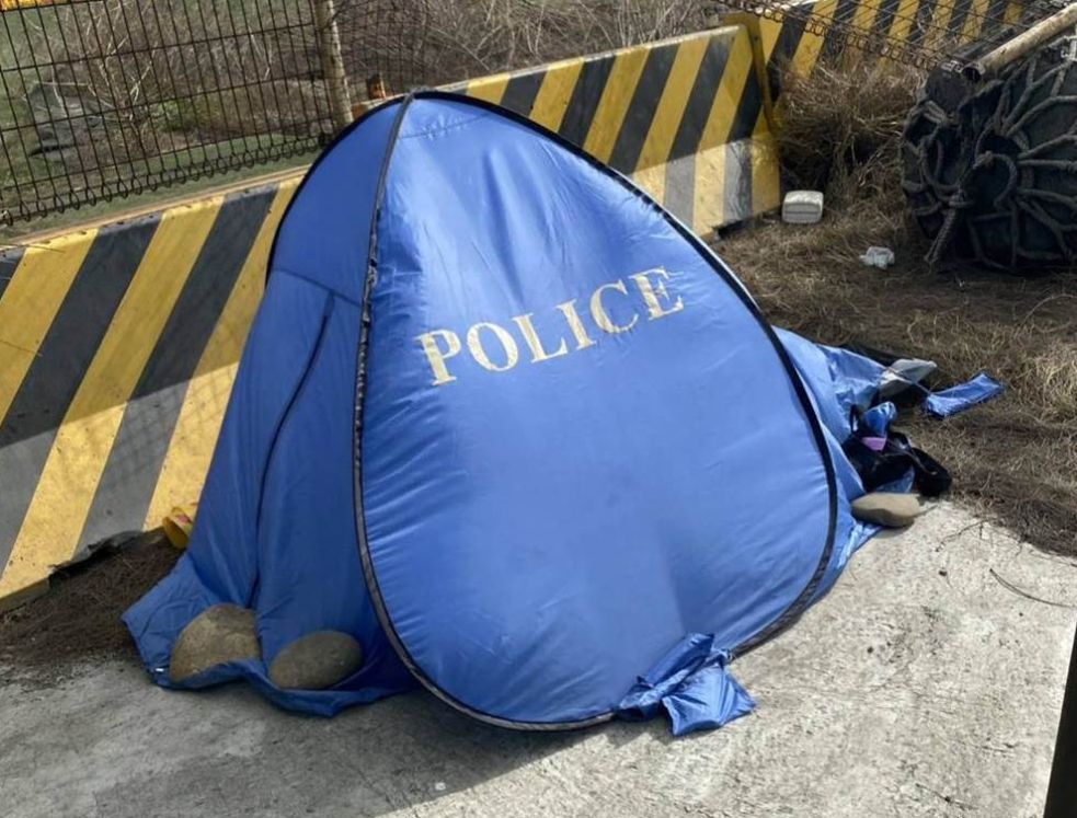 ▲台中港今天（12日）下午有民眾發現一具全身赤裸的女屍。（圖／翻攝畫面）