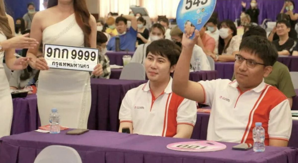 ▲曼谷汽車車牌「9กก-9999」以3712萬台幣的價格被拍賣。（圖／翻攝自臉書粉專「泰國清邁象 Chiang Mai Elephant」）