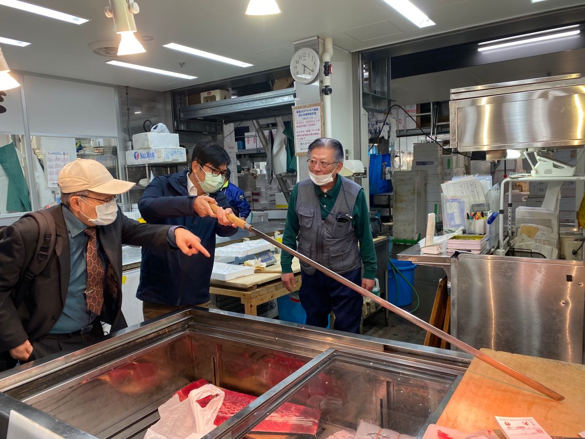 ▲高雄市長陳其邁今天清晨，特別前往東京豐洲市場考察，借鏡豐洲市場模式改建，以打造前鎮魚市場成為多功能的現代化市場和新興觀光景點。（圖／高市府提供）