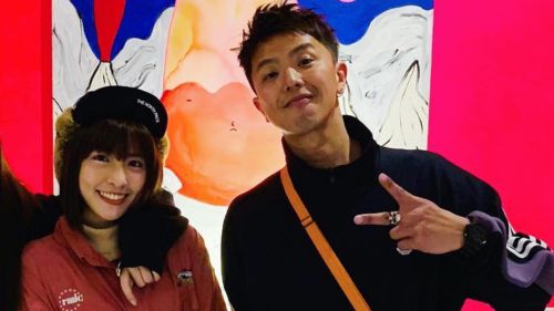 ▲峮峮（左）與黃鴻升（右）2019年在《綜藝玩很大》擦出火花，隨後低調交往1年半，直至男方過世。（圖／翻攝自峮峮IG）