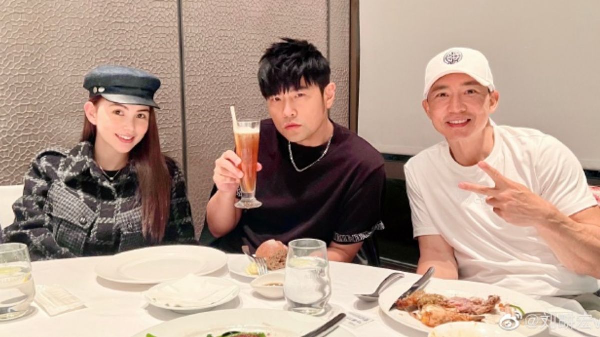 ▲好友劉畊宏（右）貼出和周杰倫（中）的聚餐合照，親眼見證對方瘦了。（圖／翻攝自劉畊宏微博）