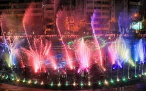 ▲柳川的水舞秀，週五起晚間每半小時表演一場。（圖／台中市政府提供，2022.12.13）