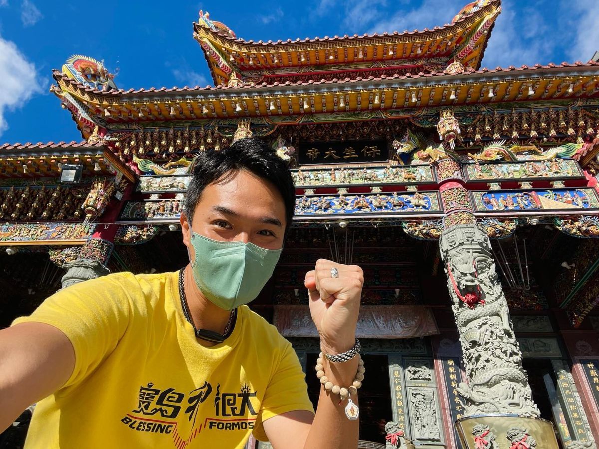 ▲男星柯大堡是台客電力公司主唱，同時也是寶島神很大主持人，平時走遍全台大小宮廟。（圖／柯大堡臉書）