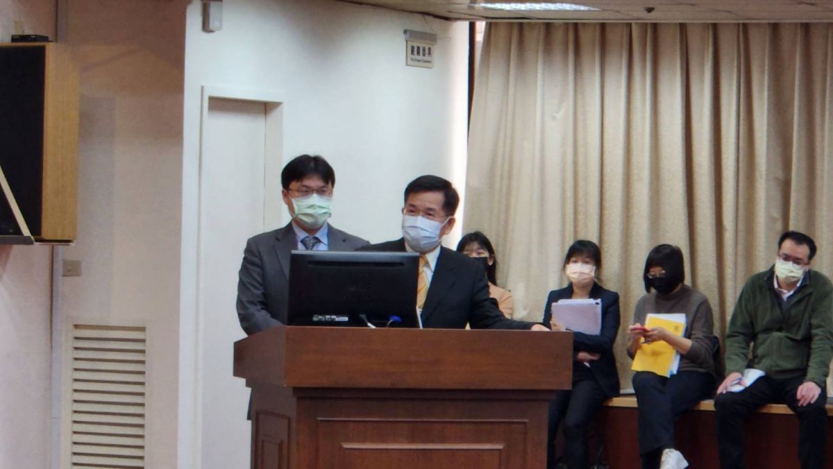 ▲教育部長潘文忠今（14）日表示，論文是個別化的研究，相關處理要遵循研究規範。（圖／記者李琦瑋攝，2022.12.14）