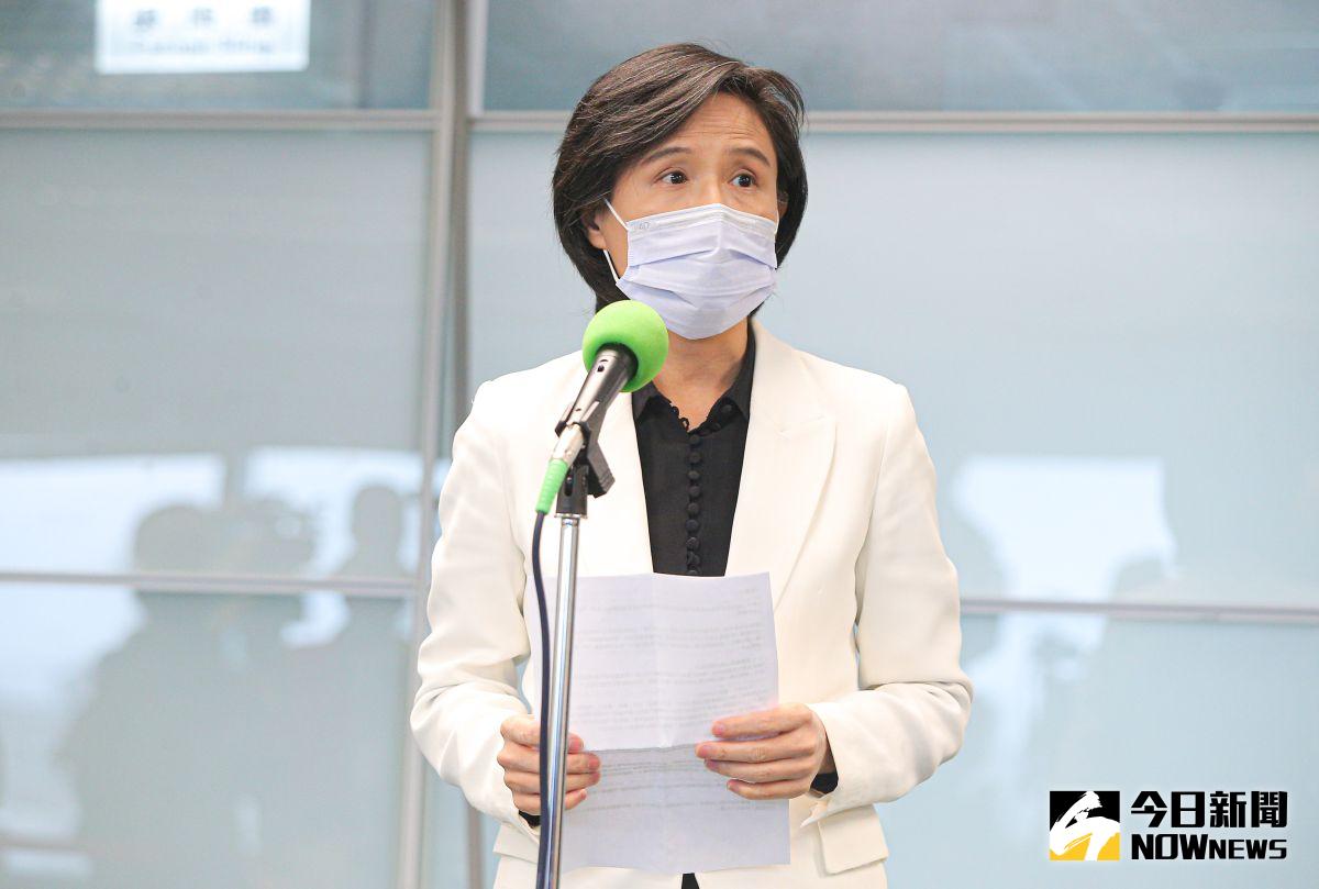 ▲賴清德委由鄭麗君代為登記參選民進黨主席。（圖／記者葉政勳攝，2022.12.14）