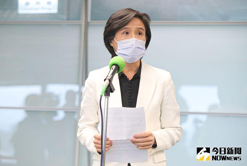 ▲賴清德登記參選黨主席時,委由鄭麗君代為登記,鄭現也出任新境界文教基金會董事。(圖/記者葉政勳攝)