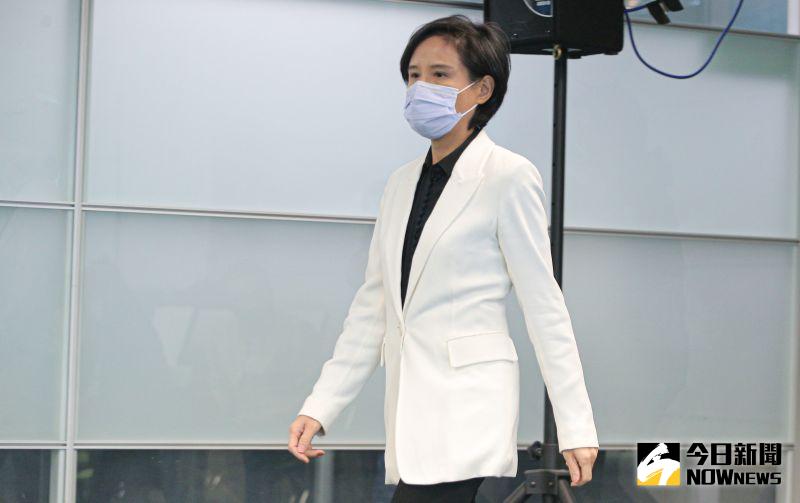 ▲賴清德委由鄭麗君代為登記，正式參選民進黨主席。（圖／記者葉政勳攝，2022.12.14）