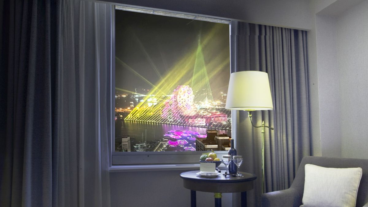 ▲愛河灣將化身全台最大聖誕光影展演舞台，業者推出「FUN閃聖誕住房專案」。（圖／漢來大飯店提供 ）