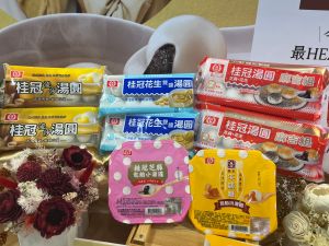 桂冠販售多款湯圓口味,除了水煮外還可以搭配各種創意吃法。(圖/記者鍾怡婷攝) ▲桂冠販售多款湯圓口味,除了水煮外還可以搭配各種創意吃法。(圖/記者鍾怡婷攝)