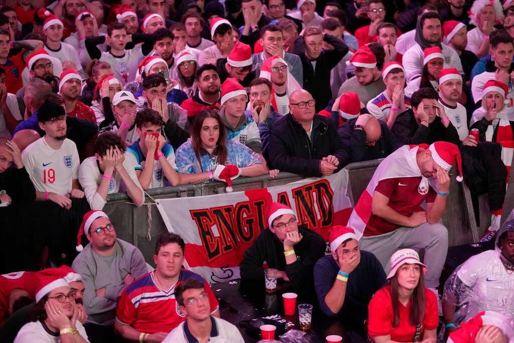 ▲曾被稱為「足球流氓」的英國球迷，本屆迄今卡達世界盃期間表現超完美。圖為英國球迷。（圖／美聯社／達志影像）