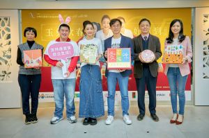 ▲謝欣穎(左三)代言公益禮盒。(圖/唐氏症基金會) ▲謝欣穎(左三)代言公益禮盒。(圖/唐氏症基金會)