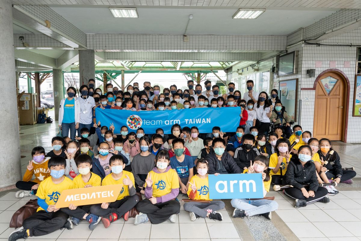 ▲IC設計大廠聯發科技推動科技人才培育，日前響應供應鏈夥伴Arm台灣的志工活動，攜手至偏鄉小學舉辦科技教育體驗課程。（圖／聯發科提供）