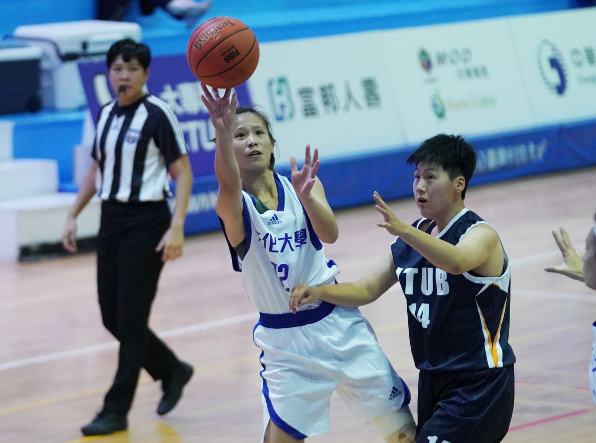 ▲111學年度UBA大專籃球聯賽公開一級女子組4強賽，文化大學10分差擊敗台師大，王玥媞表現出色。官方提供