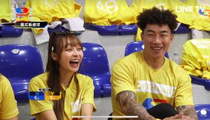 ▲黃隊林襄(左)、郭泓志被各務孝太的失誤逗笑。(圖/翻攝LINE TV) ▲黃隊林襄(左)、郭泓志被各務孝太的失誤逗笑。(圖/翻攝LINE TV)