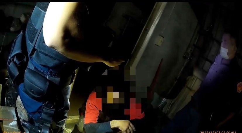 ▲警方在日前清晨將毒鴛鴦慣竊躲查緝到案。（圖／翻攝畫面）