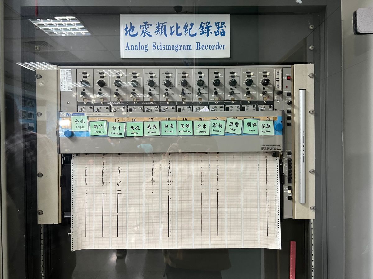 ▲今（15）日中午12:03分發生芮氏規模6.2強震，全台都能感受到明顯搖晃。中央氣象局預估，不排除未來3天內還有芮氏規模4以上餘震發生，芮氏規模3以上更可能持續1週。（圖／記者張志浩攝）