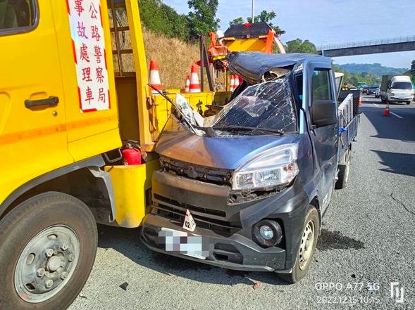 ▲國道10號西向20.5公里處發生一起死亡車禍，一名乘客不幸傷重慘死。（圖／翻攝畫面）