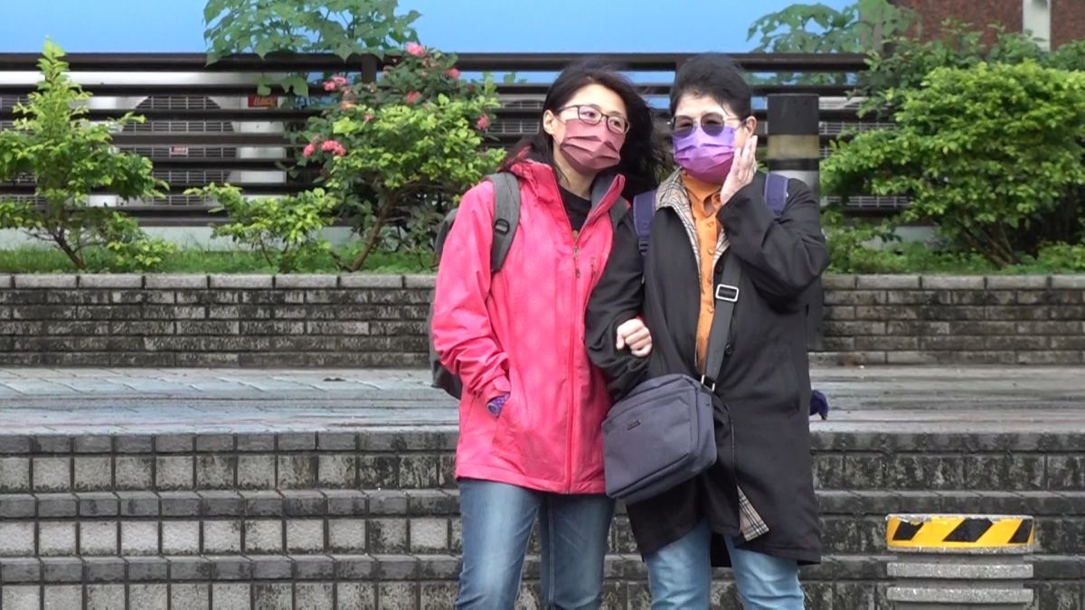 ▲大陸冷氣團影響，北部、東北部及東部天氣仍偏冷，其他地區早晚亦冷，中央氣象署稍早針對3縣市發布低溫特報。（圖／記者葉政勳攝）