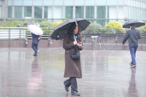 ▲天氣配圖、寒流配圖、下雨、冷氣團、天氣、街景、冬天。（圖／記者葉政勳攝）