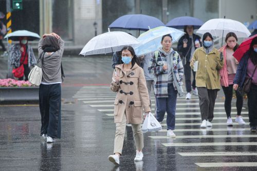 明鋒面通過北台灣有雨！「首波冷氣團」週五接力　低溫暴跌剩10度
