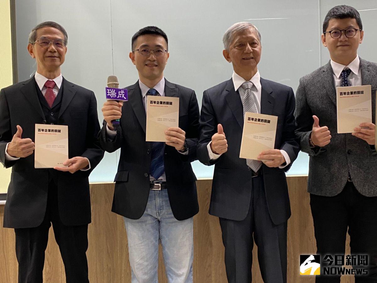 ▲全台最老瑞成書局110歲，今日發表「百年企業的關鍵」新書。（圖／記者金武鳳攝，2022.12.15)