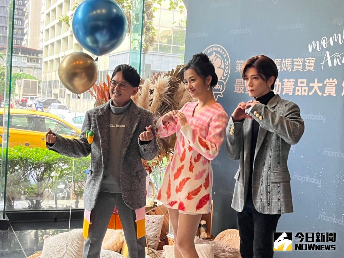 ▲左起黃子佼、趙小僑、畢書盡出席出版社頒獎典禮。（圖／記者羅凌筠攝）