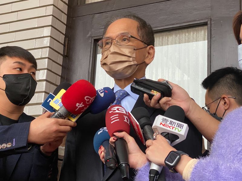▲檢調搜索高虹安國會辦公室並帶走主任約談,游錫堃表示自己批准依法辦理。(圖/記者陳威叡攝)