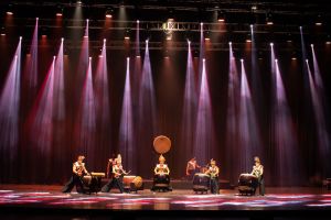 ▲十鼓擊樂團於越南胡志明市和平歌劇院演出。（圖／外交部提供）