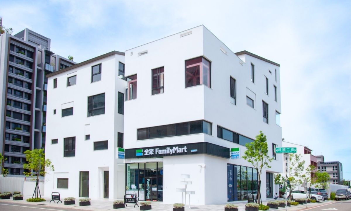 ▲桃市圖與全家便利商店跨界合作，12月20日起，民眾只要在系統上預約圖書，就可以於桃園任何一家全家便利商店取書，還書可於台灣本島的「全家」還書。（圖／桃園市政府提供）