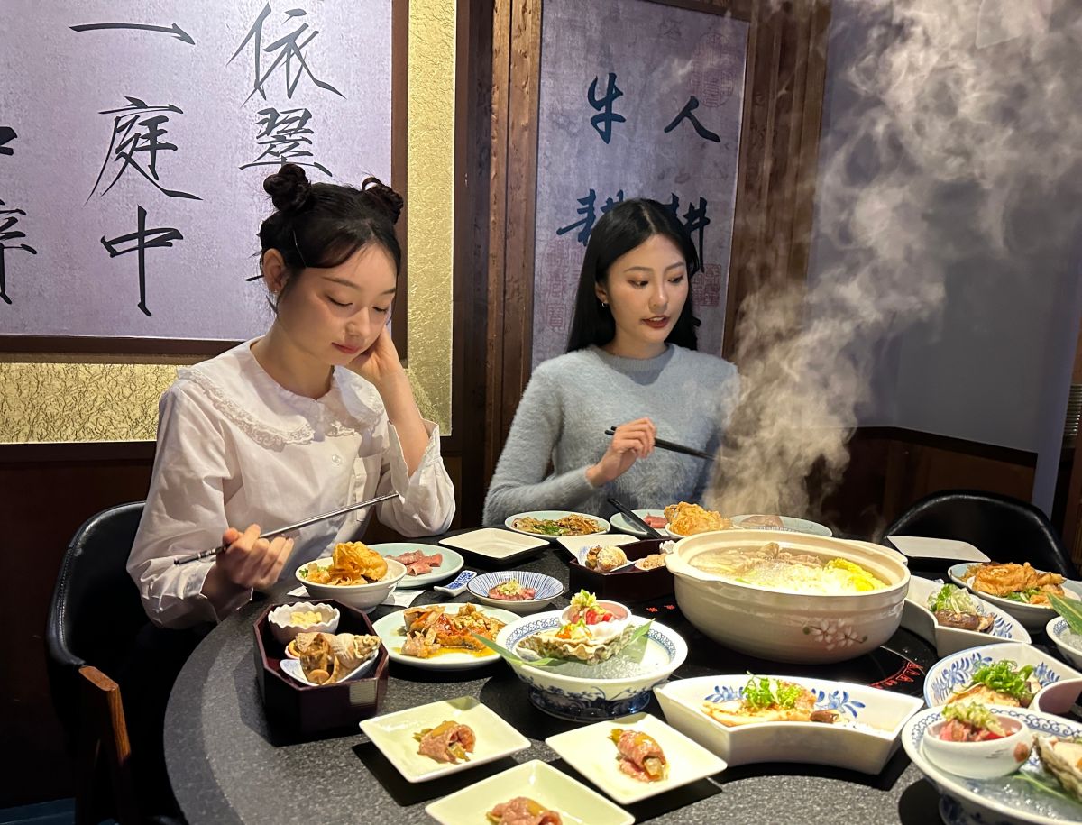 ▲foodpanda今年10月推出「內用優惠」，提供 pandapro 會員獨享最高 75 折起的內用優惠，像是「蘭亭和牛割烹料理專賣店」搭配 foodpanda內用優惠每人可省近500元。(圖／記者周淑萍攝)