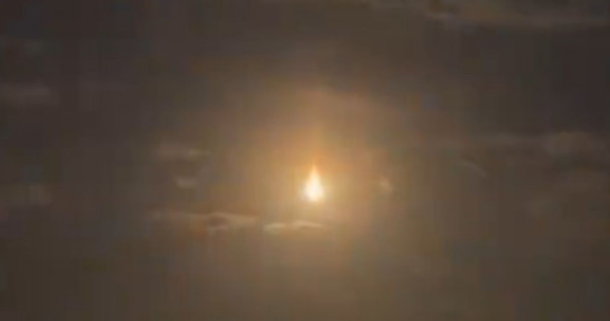 ▲中國浙江省多地，15日傍晚都有民眾目擊巨大火球劃破天際。（圖／翻攝自微博）