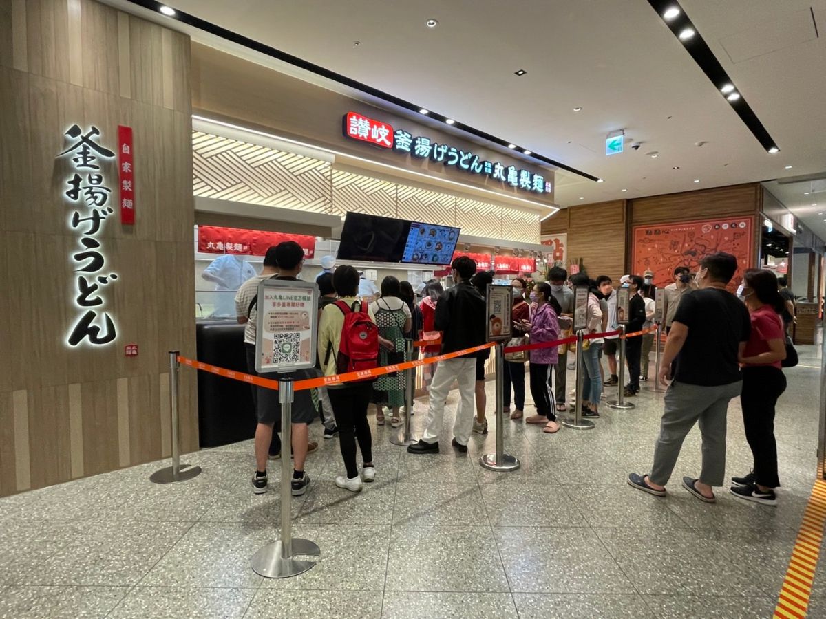 ▲外食上班族有福了！日本知名連鎖品牌「丸亀製麺」，近期為慶祝來台10週年，將從明（21）日至後（22）天，限時2天針對豚骨烏龍麵推出「買1送1」優惠。（圖／翻攝自「丸亀製麺」臉書粉專）