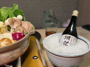 結合愜意水田美景,「冬之山鳩.湛水吟釀」住宿專案特別精選日本極品山田錦酒米〈獺祭〉純米大吟釀,每房免費贈送乙瓶 ▲結合愜意水田美景,「冬之山鳩.湛水吟釀」住宿專案特別精選日本極品山田錦酒米〈獺祭〉純米大吟釀,每房免費贈送乙瓶。(圖/晶泉丰旅提供)