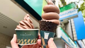 ▲全家將於下周二開賣全新的「畬室濃黑巧克力霜淇淋」，添加70.5%比利時巧克力，滋味更濃郁。（圖／業者提供）