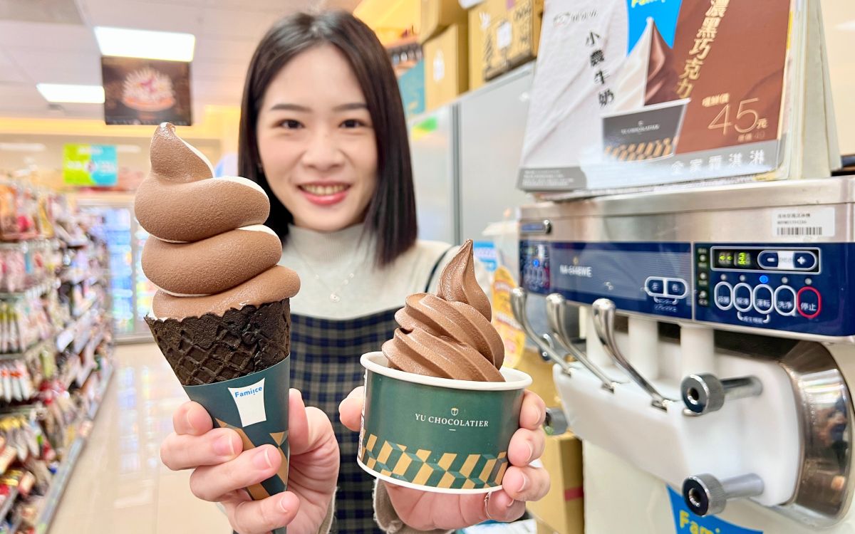 ▲還沒吃過全家新口味「濃黑巧克力霜淇淋」的民眾有福了，限定一日祭出買1送1，另有大杯美式最低23元。（圖／業者提供）