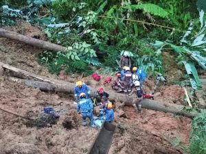 影／馬來西亞土石流至少12死！首相安華將親赴災區