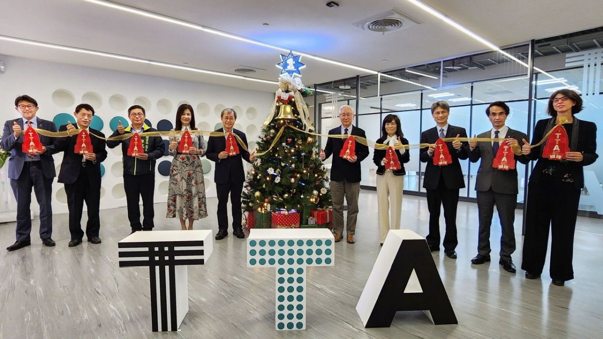 ▲「TTA南部據點」一週年慶祝活動，在百人見證下共同敲響聖誕鐘，傳遞祝福之聲。（圖／TTA南部據點提供）