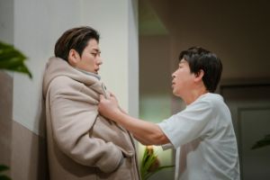 ▲《SNL Korea 3》最新集數找來Zico（左）飾演安英美前男友。（圖／翻攝Coupang Play）