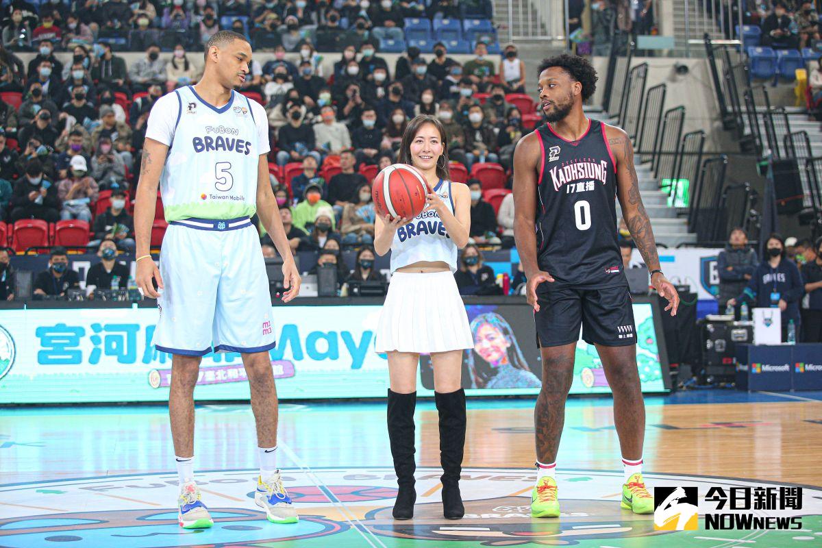 ▲「最美NBA女記者」宮河麻耶今(17)日來到富邦勇士主場開球。（圖／葉政勳攝）