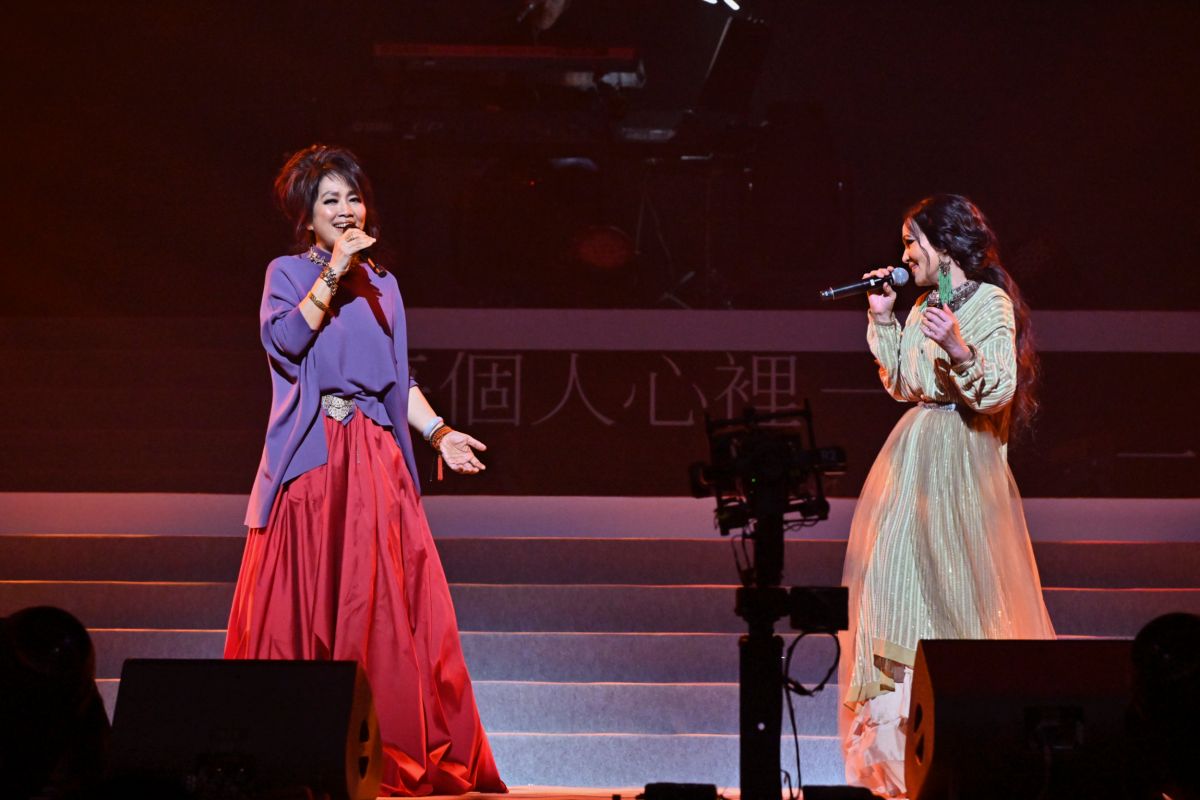 ▲潘越雲（右）因為先前受傷開刀，沒有食慾讓她瘦了5公斤。（圖／滾石唱片提供）