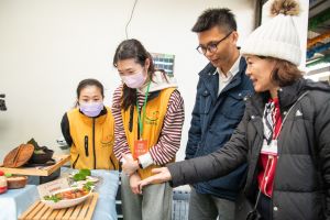 ▲弘陽食品發表新品種黃豆推廣台灣植物肉，現場展示植物肉料理，讓消費者更能接受植物肉美食。（圖／弘陽食品提供)