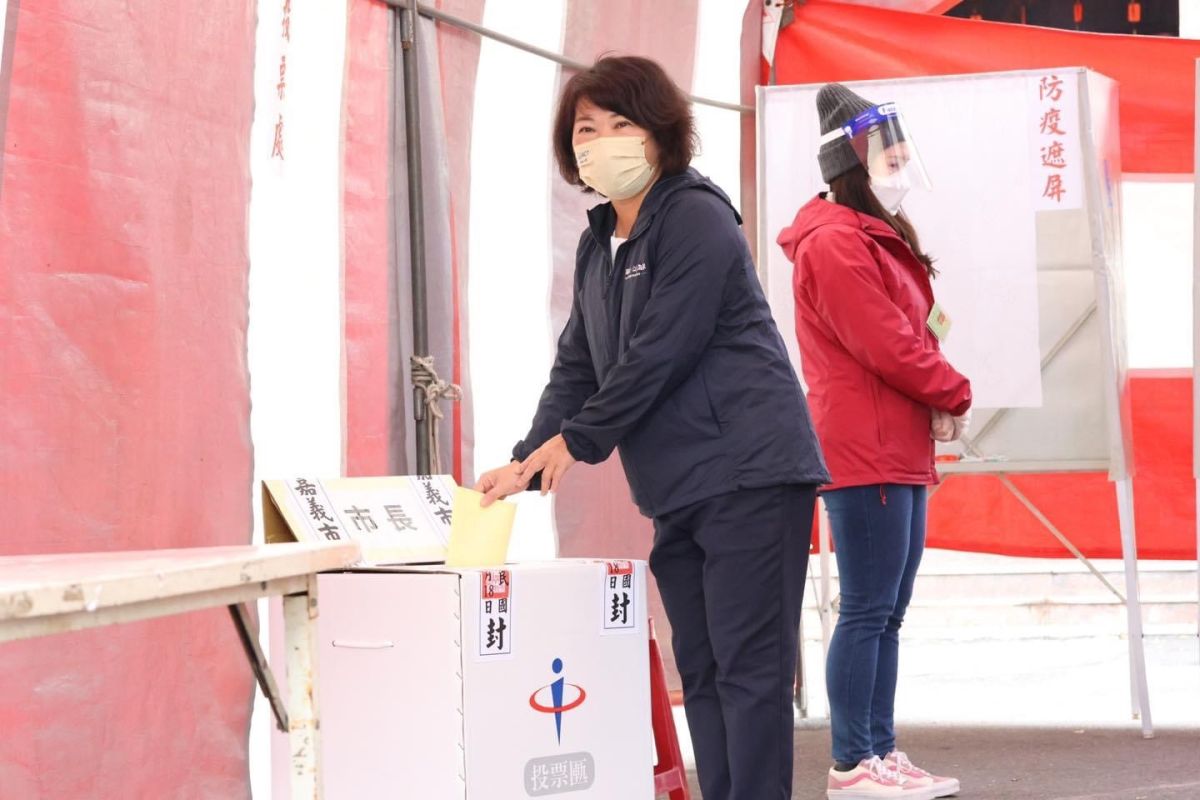 ▲嘉義市長今進行重行選舉投票，中選會統計國民黨候選人黃敏惠最終拿下5萬9874票，成功連任嘉義市長。（圖／翻攝黃敏惠臉書）