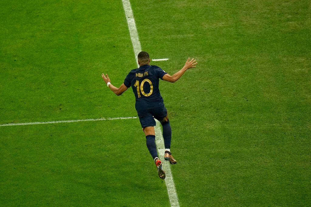 ▲姆巴佩上演「帽子戲法」，助法國追平比分（圖／美聯社／達志影像）