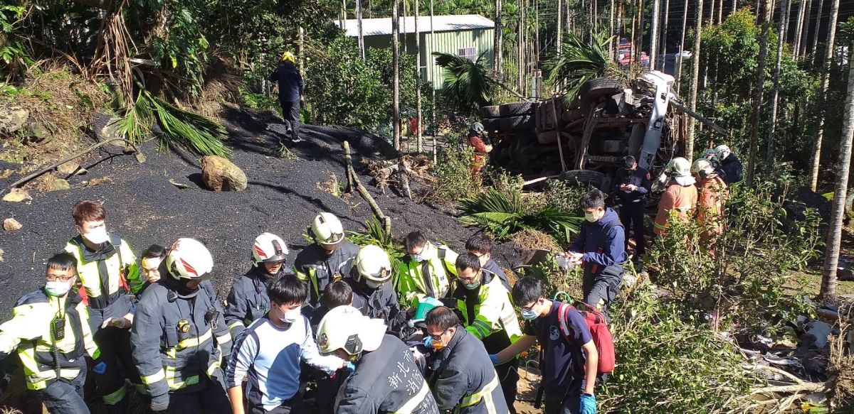 ▲19日上午，新北市三峽區發生一起重大車禍。（圖／翻攝畫面）