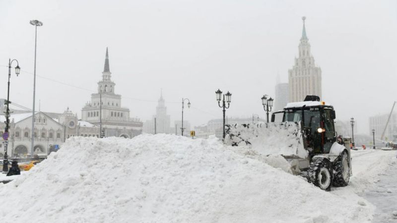 ▲俄羅斯首都莫斯科18日迎來大風雪，積雪量打破80年來的同期紀錄。（圖／翻攝自RT）