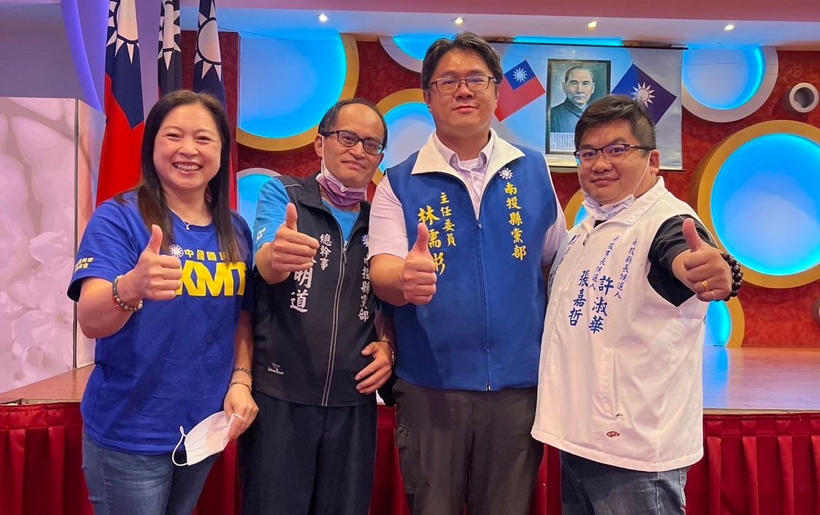 ▲南投縣長林明溱之子林儒彬（右二）今宣佈辭去縣黨部主委。（圖／國民黨南投縣黨部提供，2022.12.19）