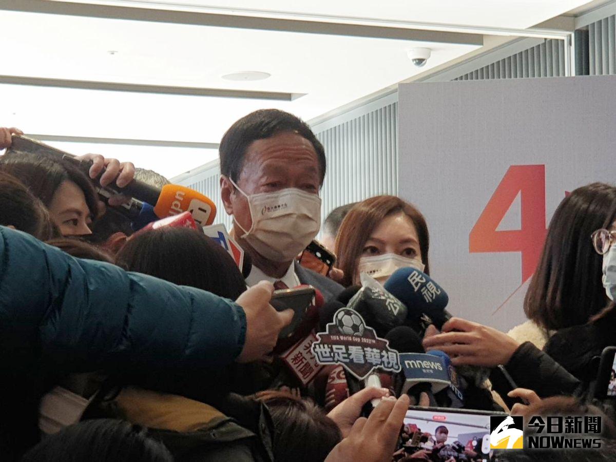 ▲針對BNT雙價疫苗爭議，郭台銘稍早再發3點聲明，回應衛福部。（圖／記者許家禎攝）