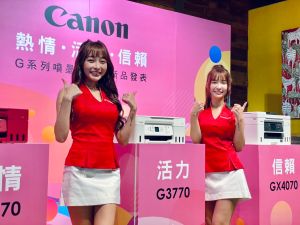 ▲啦啦隊女神林襄（圖左）與雅涵（圖右）為Canon發表全新G系列噴墨印表機站台。（圖／記者蕭涵云攝）